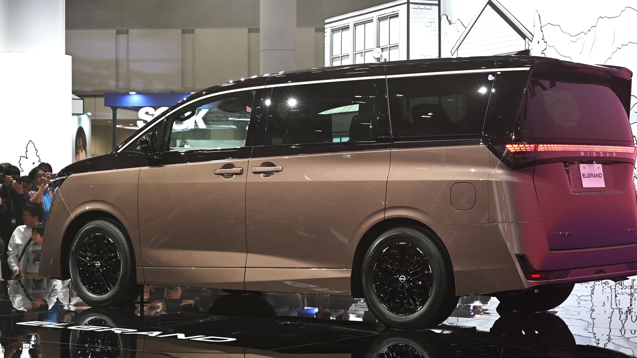 Nissan Elgrand — Image Credit: TTTNIS - CC0/Wiki Commons