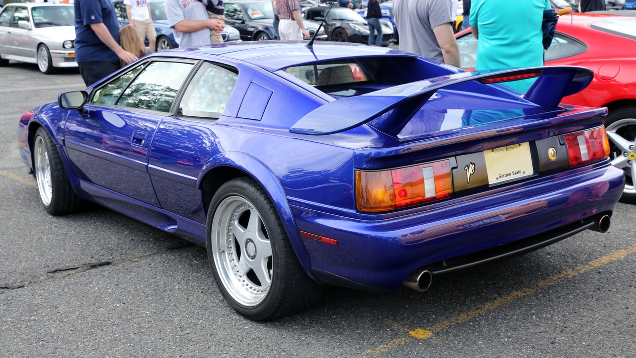 Lotus Esprit V8 — Image Credit: Mr.choppers - CC BY-SA 3.0/Wiki Commons