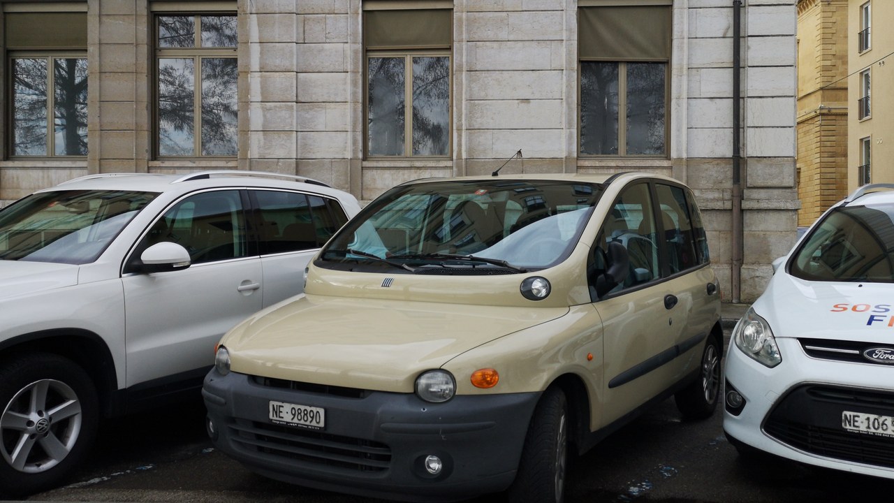 Fiat Multipla (1998) — Image Credit: crash71100 - CC0/Wiki Commons