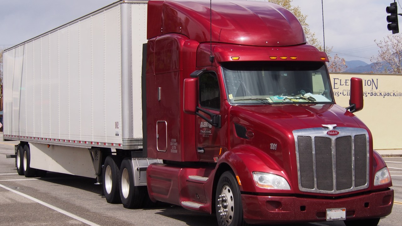 Peterbilt 579EV — Image Credit: Agnieszka Kwiecień, Nova - CC BY-SA 4.0/Wiki Commons