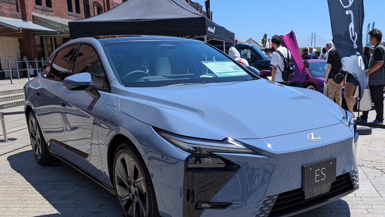 Lexus ES 350e — Image Credit: Ohcock - CC0/Wiki Commons