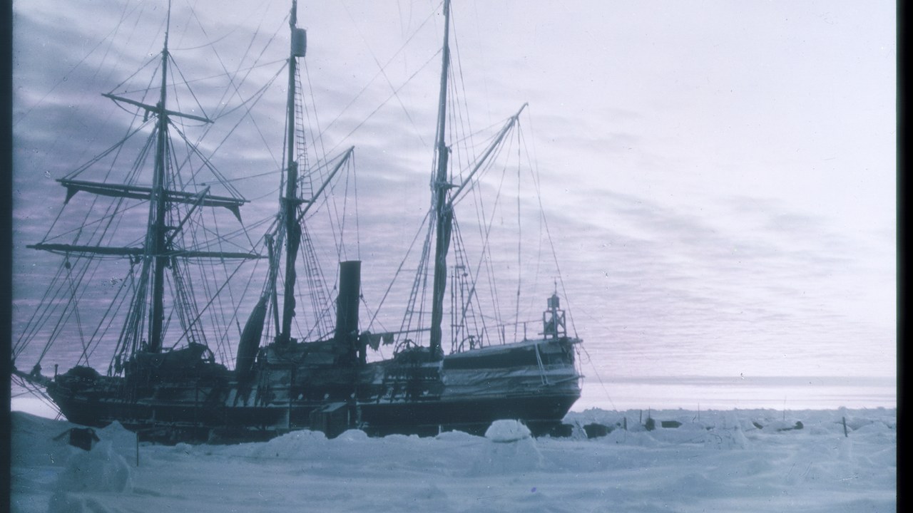 Endurance (1912 ship) — Image Credit: Frank Hurley - Public domain/Wiki Commons