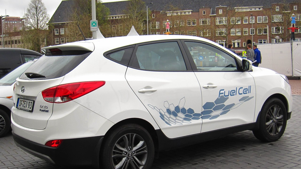 Hyundai ix35 FCEV — Image Credit: Rutger van der Maar - CC BY 2.0/Wiki Commons