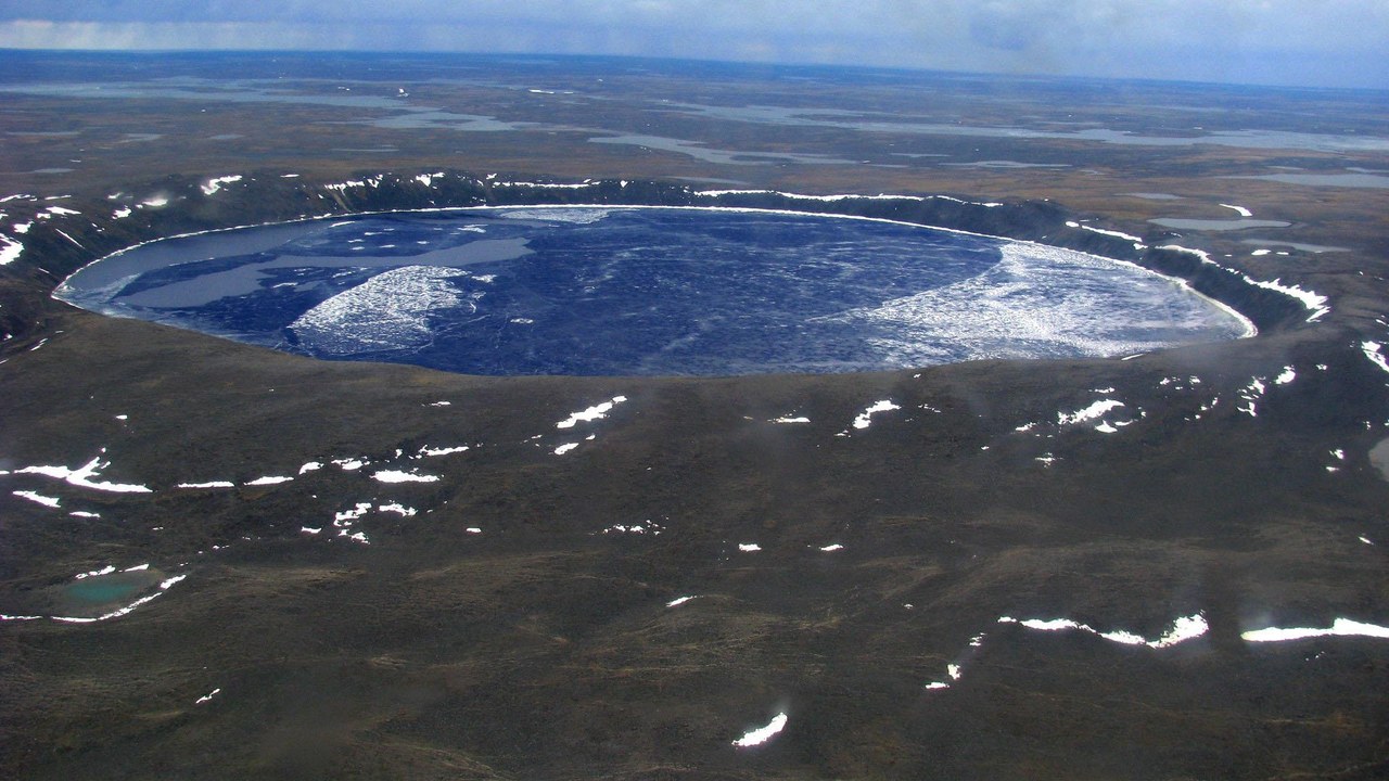 Pingualuit crater — Image Credit: Lkovac - CC BY-SA 3.0/Wiki Commons