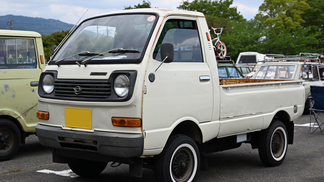 Daihatsu Hijet — Image Credit: TTTNIS - CC0/Wiki Commons