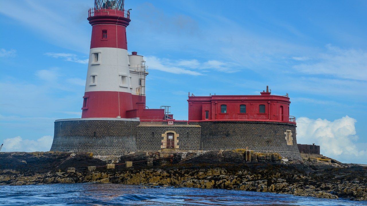 Longstone Lighthouse — Image Credit: Lewis Clarke - CC BY-SA 2.0/Wiki Commons