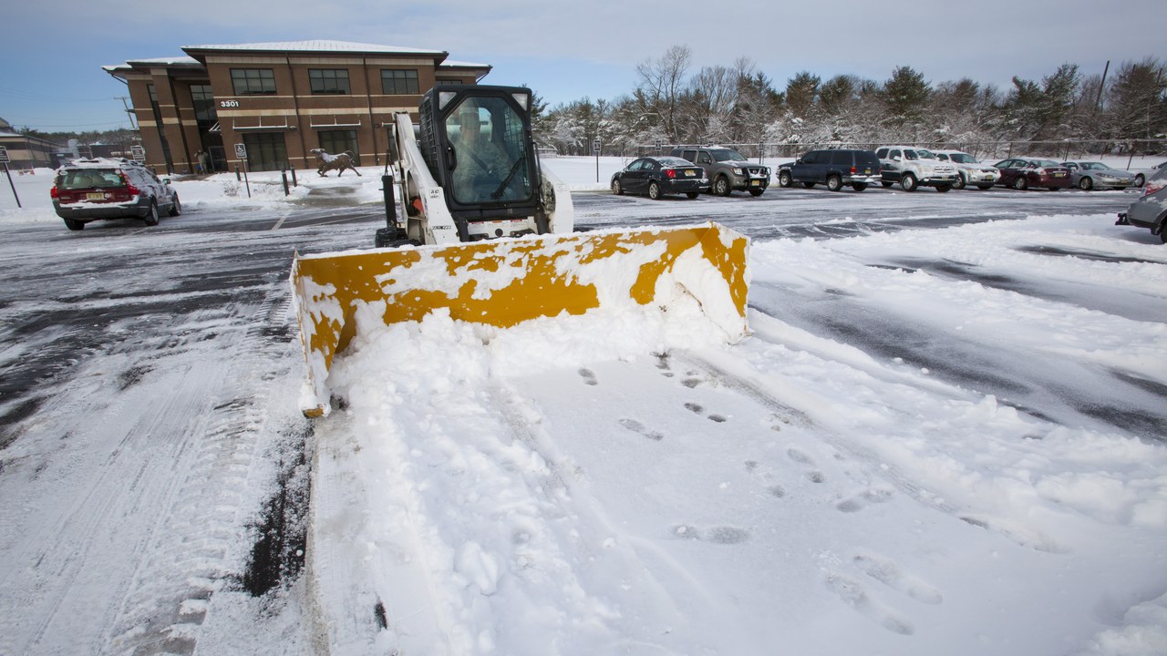 Winter service vehicle — Image Credit: Master Sgt - Public domain/Wiki Commons