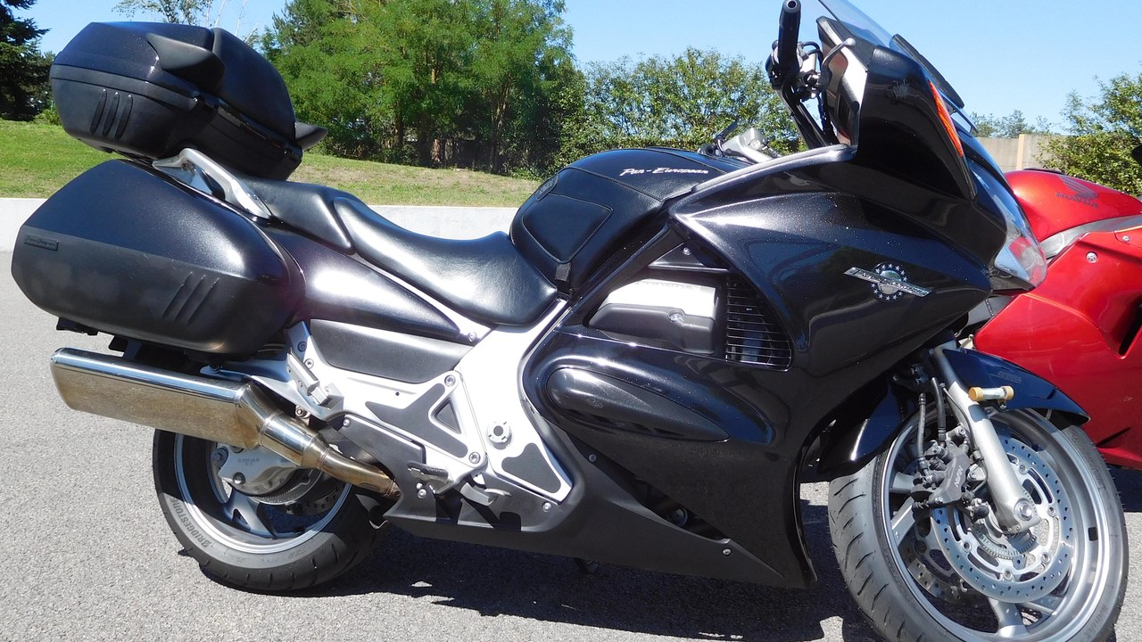 Honda ST1300 — Image Credit: Cjp24 - CC BY-SA 4.0/Wiki Commons