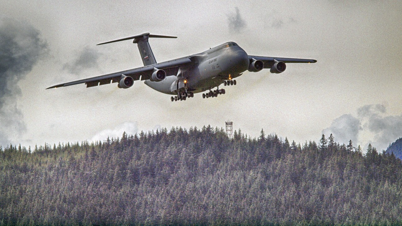 Lockheed C-5 Galaxy — Image Credit: Gillfoto - CC BY-SA 4.0/Wiki Commons