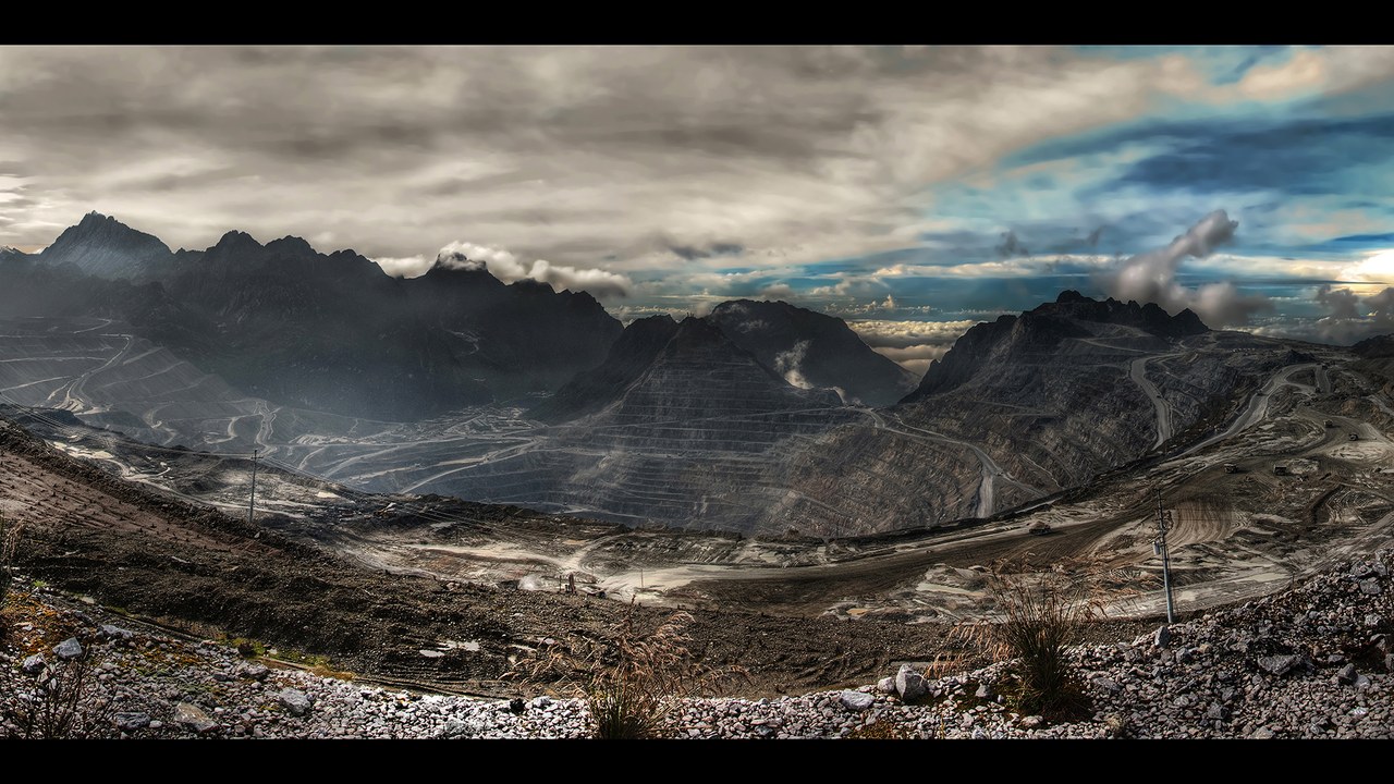 Grasberg mine — Image Credit: Richard Jones - CC BY-SA 2.0/Wiki Commons