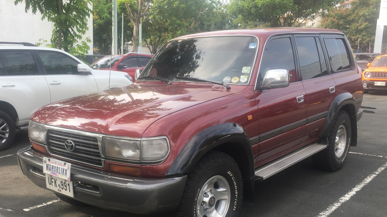 Toyota Land Cruiser (J80) — Image Credit: Ethan Llamas - CC BY-SA 4.0/Wiki Commons