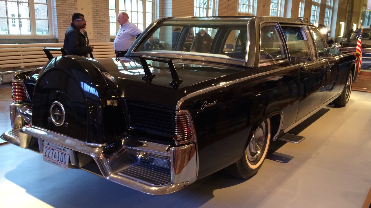 Kennedy's 1961 Lincoln Continental (SS-100-X) — Image Credit: Chris Short from Detroit, MI, United States - CC BY-SA 2.0/Wiki Commons
