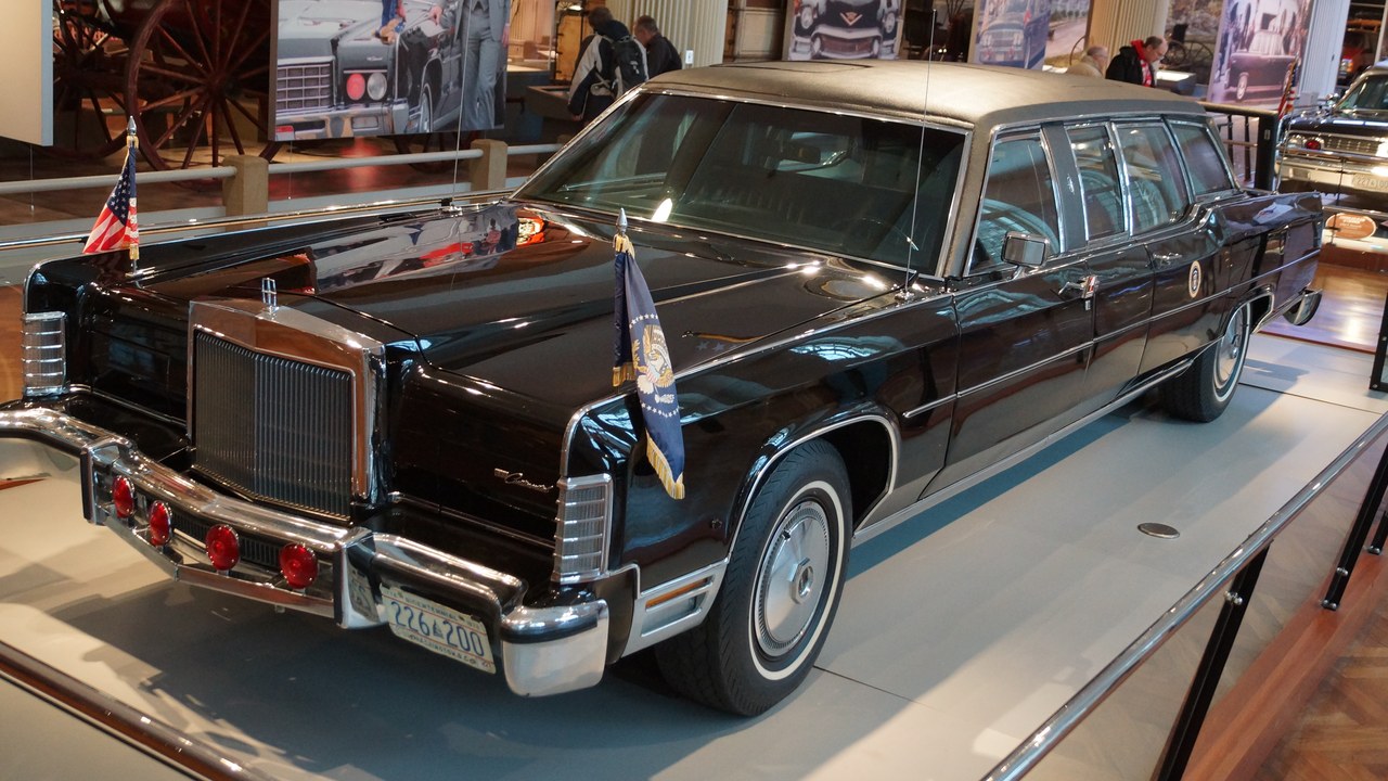1972 Lincoln Continental parade car — Image Credit: Greg Gjerdingen from Willmar, USA - CC BY 2.0/Wiki Commons