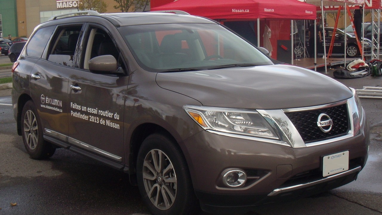 Nissan Pathfinder (2015-2018) — Image Credit: Bull-Doser at English Wikipedia - Public domain/Wiki Commons
