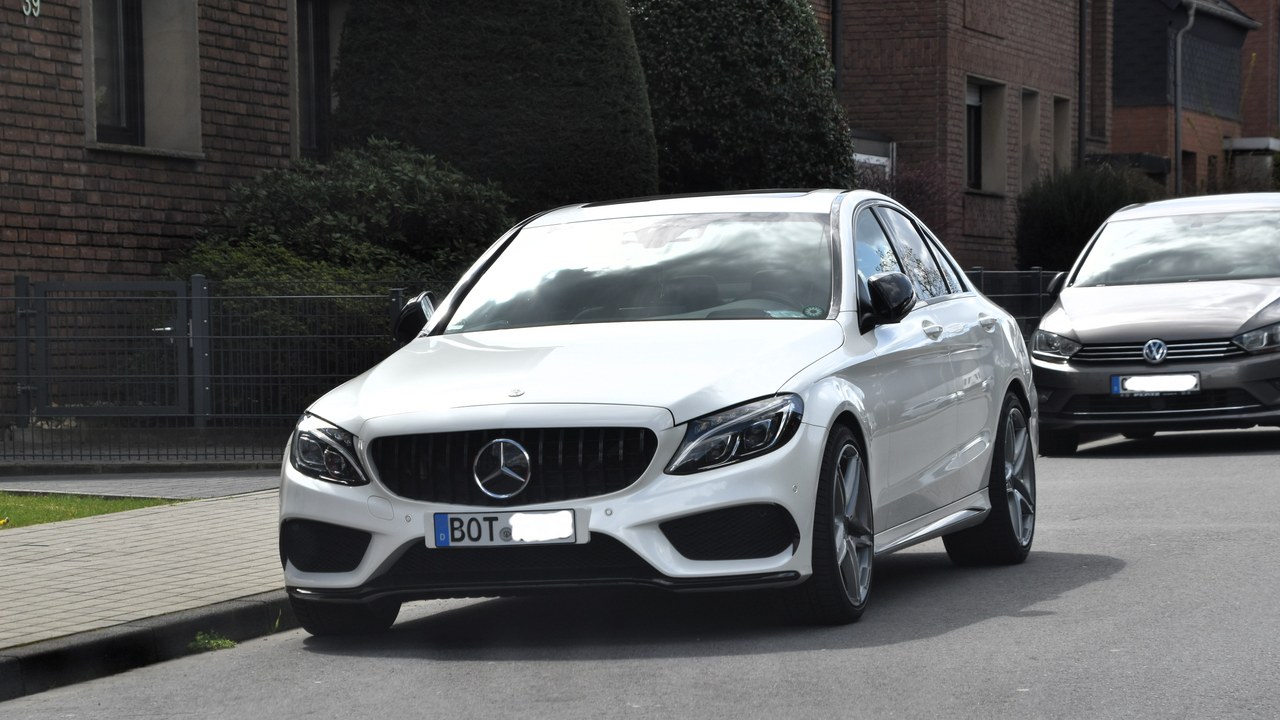 Mercedes-Benz C350e — Image Credit: Charles from Port Chester, New York - CC BY 2.0/Wiki Commons