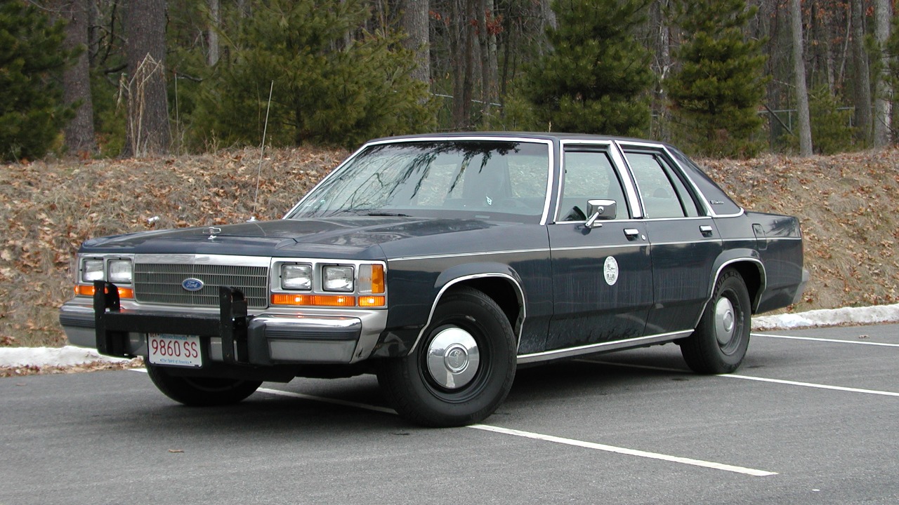 Ford Crown Victoria — Image Credit: Mister Falcon - CC BY-SA 3.0/Wiki Commons