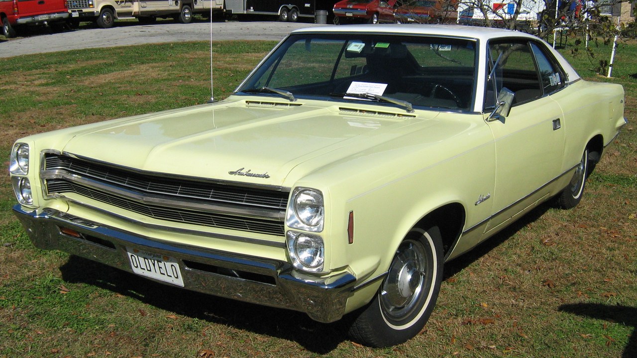 AMC Ambassador (1968) — Image Credit: CZmarlin — Christopher Ziemnowicz - Public domain/Wiki Commons