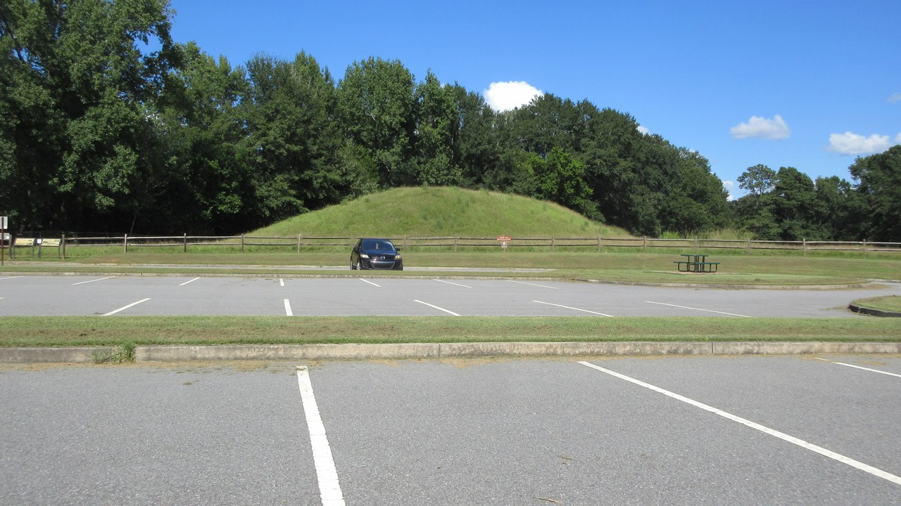 Ocmulgee Mounds — Image Credit: Infrogmation - CC BY-SA 4.0/Wiki Commons