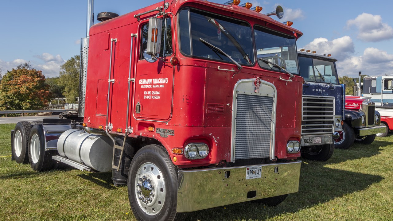Kenworth K100 — Image Credit: Acroterion - CC BY-SA 4.0/Wiki Commons