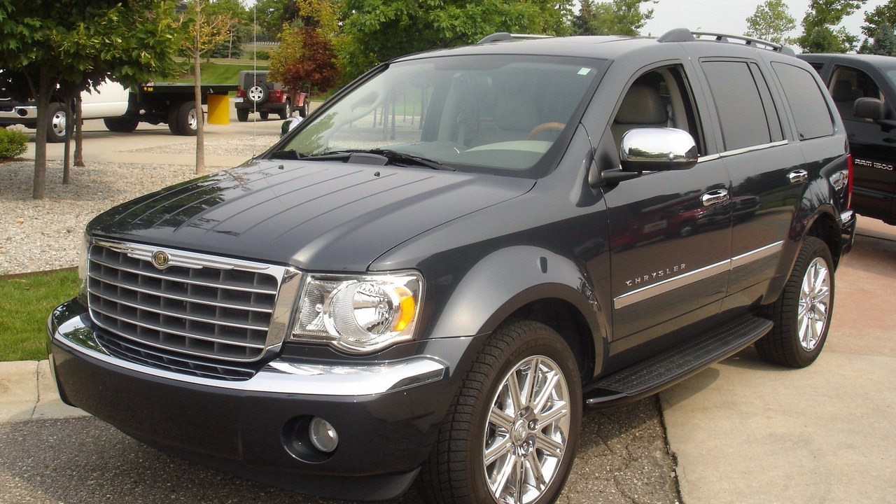 Chrysler Aspen Hybrid (2008) — Image Credit: Karrmann - CC BY-SA 3.0/Wiki Commons