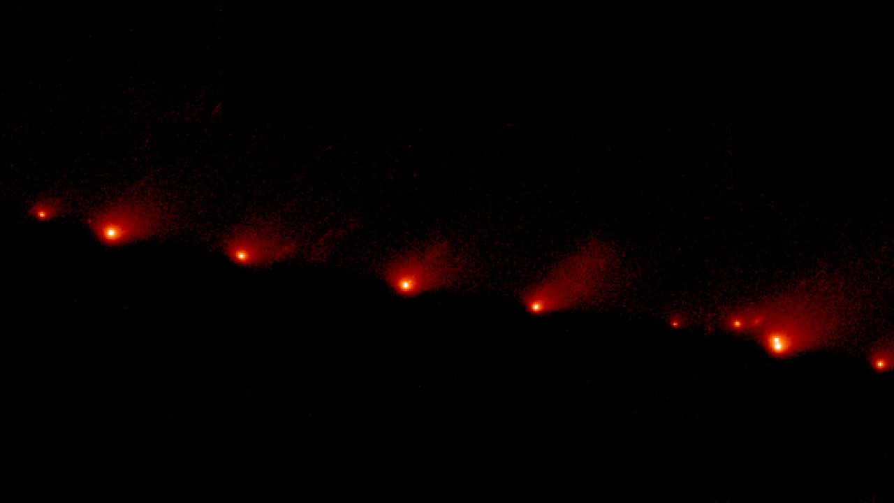 Comet Shoemaker–Levy 9 — Image Credit: NASA, ESA, and H. Weaver and E. Smith (STScI) - Public domain/Wiki Commons