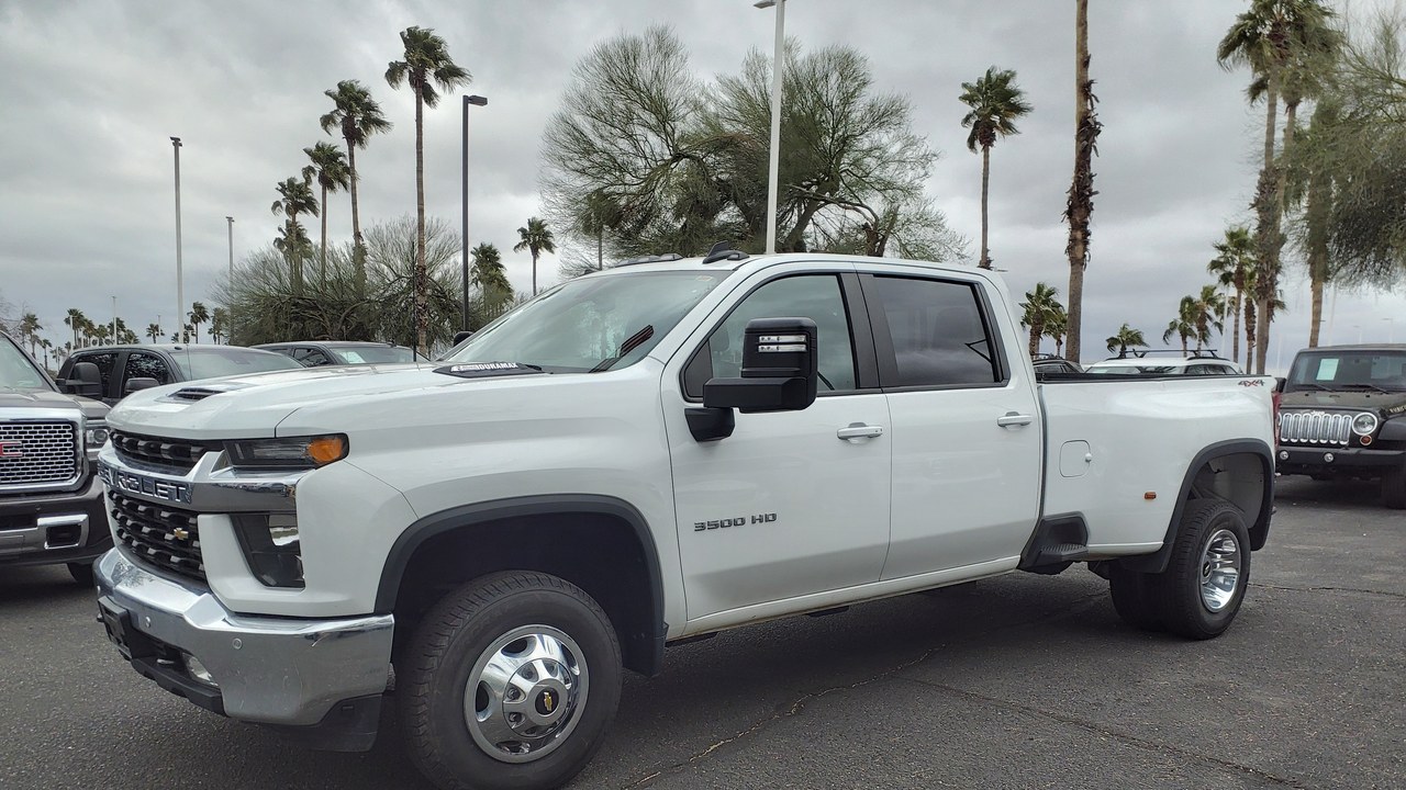Chevrolet Silverado 3500HD — Image Credit: HJUdall - CC0/Wiki Commons