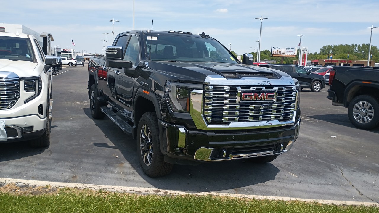 GMC Sierra 2500HD — Image Credit: deathpallie325 - CC BY-SA 4.0/Wiki Commons