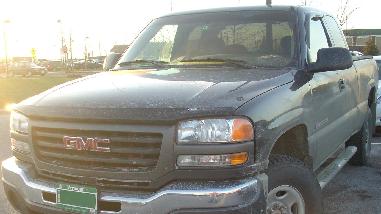 GMC Sierra 2500HD (2001-2004, LB7 Duramax) — Image Credit: Bull-Doser - Public domain/Wiki Commons
