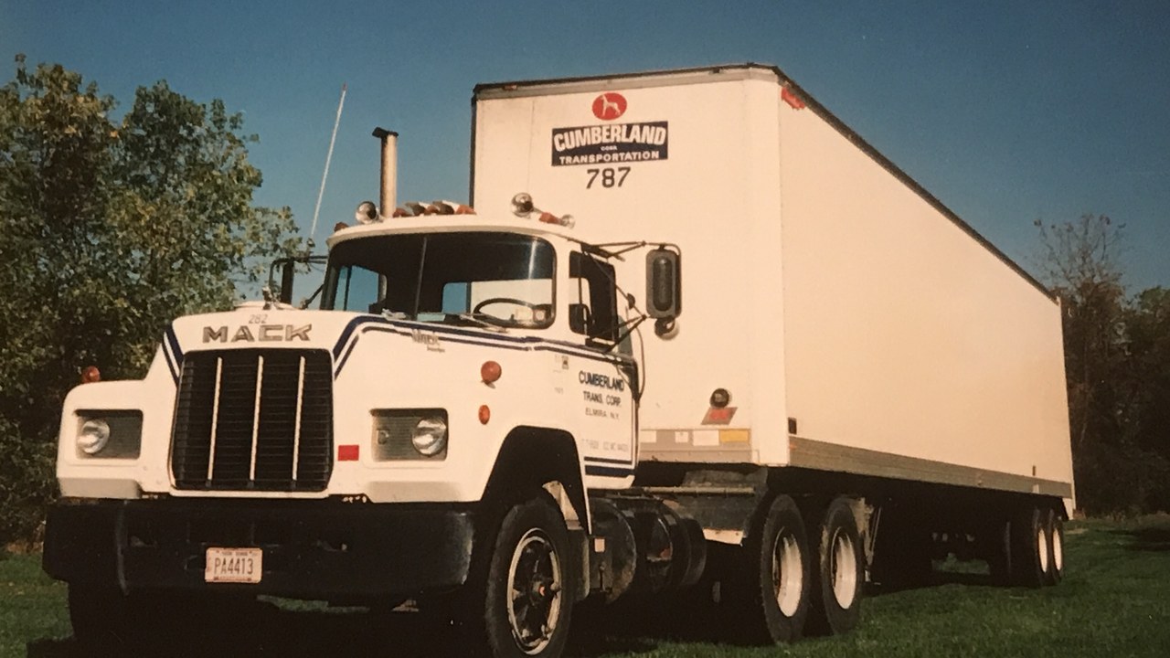 Mack R series — Image Credit: Maxq32 - CC BY-SA 4.0/Wiki Commons