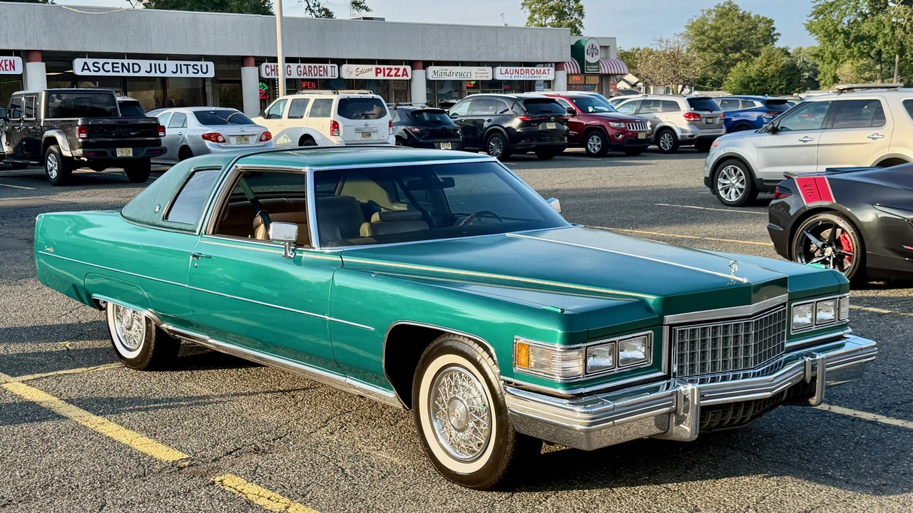 Cadillac DeVille — Image Credit: Oleg Yunakov - CC BY-SA 4.0/Wiki Commons
