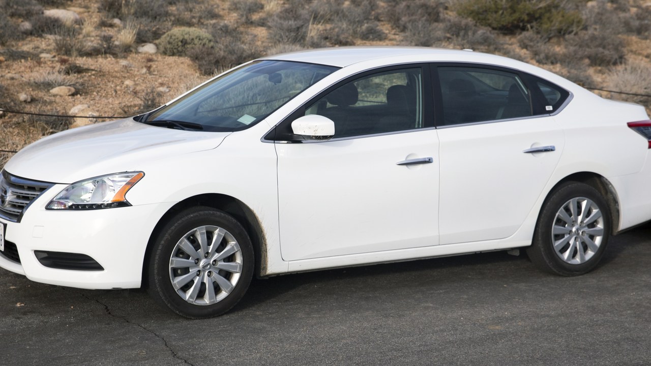 2015 Nissan Sentra — Image Credit: Mr.choppers - CC BY-SA 3.0/Wiki Commons