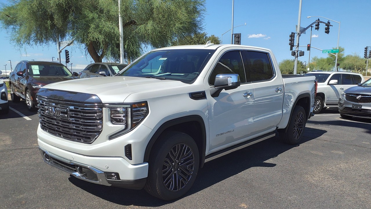 GMC Sierra 1500 — Image Credit: HJUdall - CC0/Wiki Commons