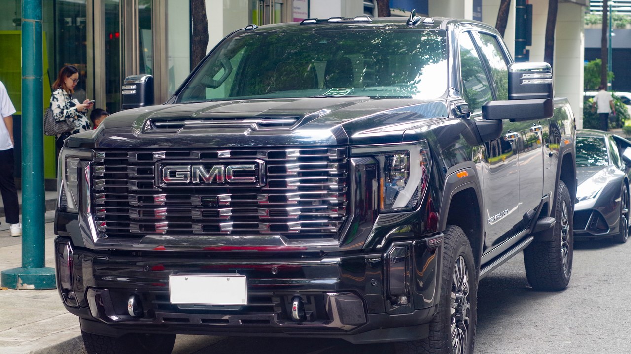 GMC Sierra HD — Image Credit: Ethan Llamas - CC BY-SA 4.0/Wiki Commons