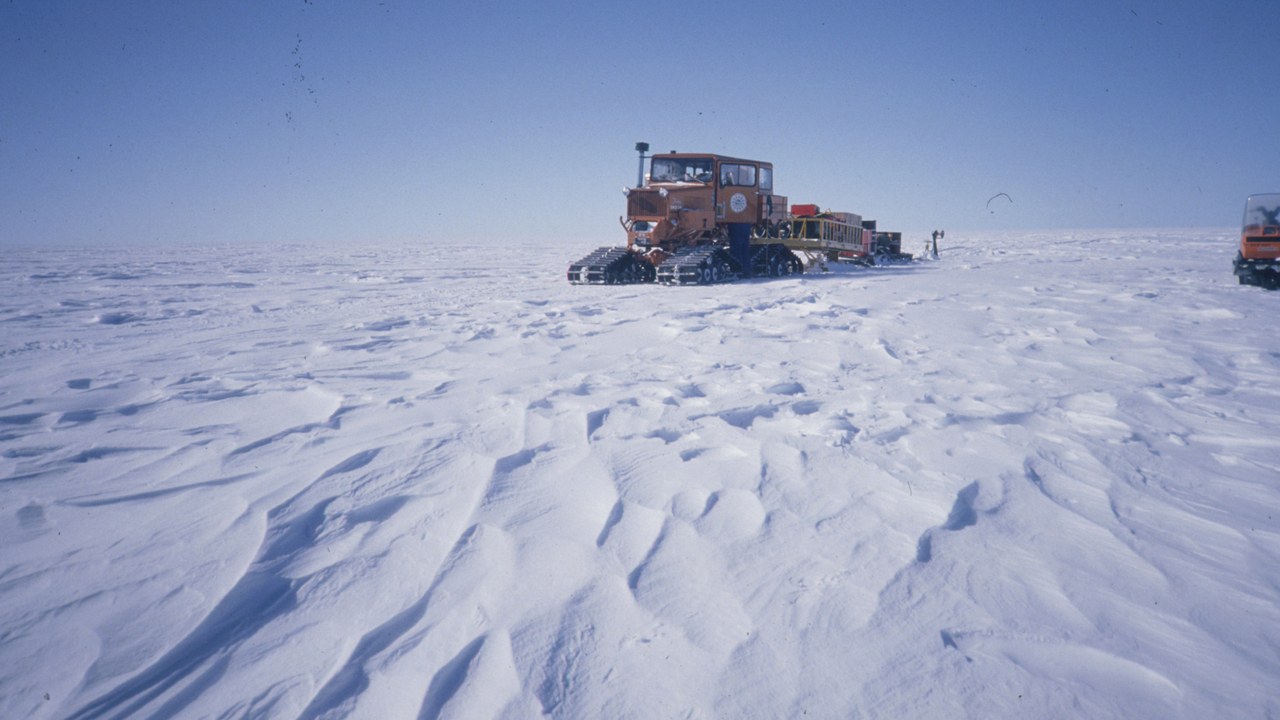 East Antarctic Plateau — Image Credit: Stephen Bannister - CC BY 2.5/Wiki Commons
