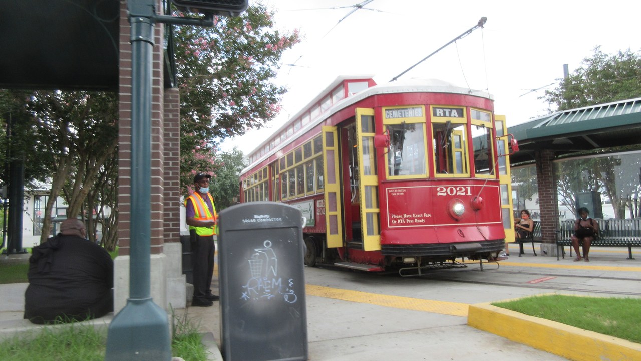 NORTA 2000-series replica streetcar, Canal Street — Image Credit: Infrogmation of New Orleans - CC BY-SA 4.0/Wiki Commons