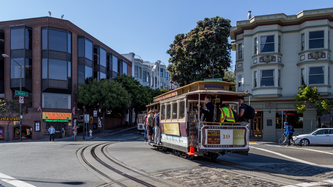 California Street cable car, San Francisco — Image Credit: Dietmar Rabich - CC BY-SA 4.0/Wiki Commons