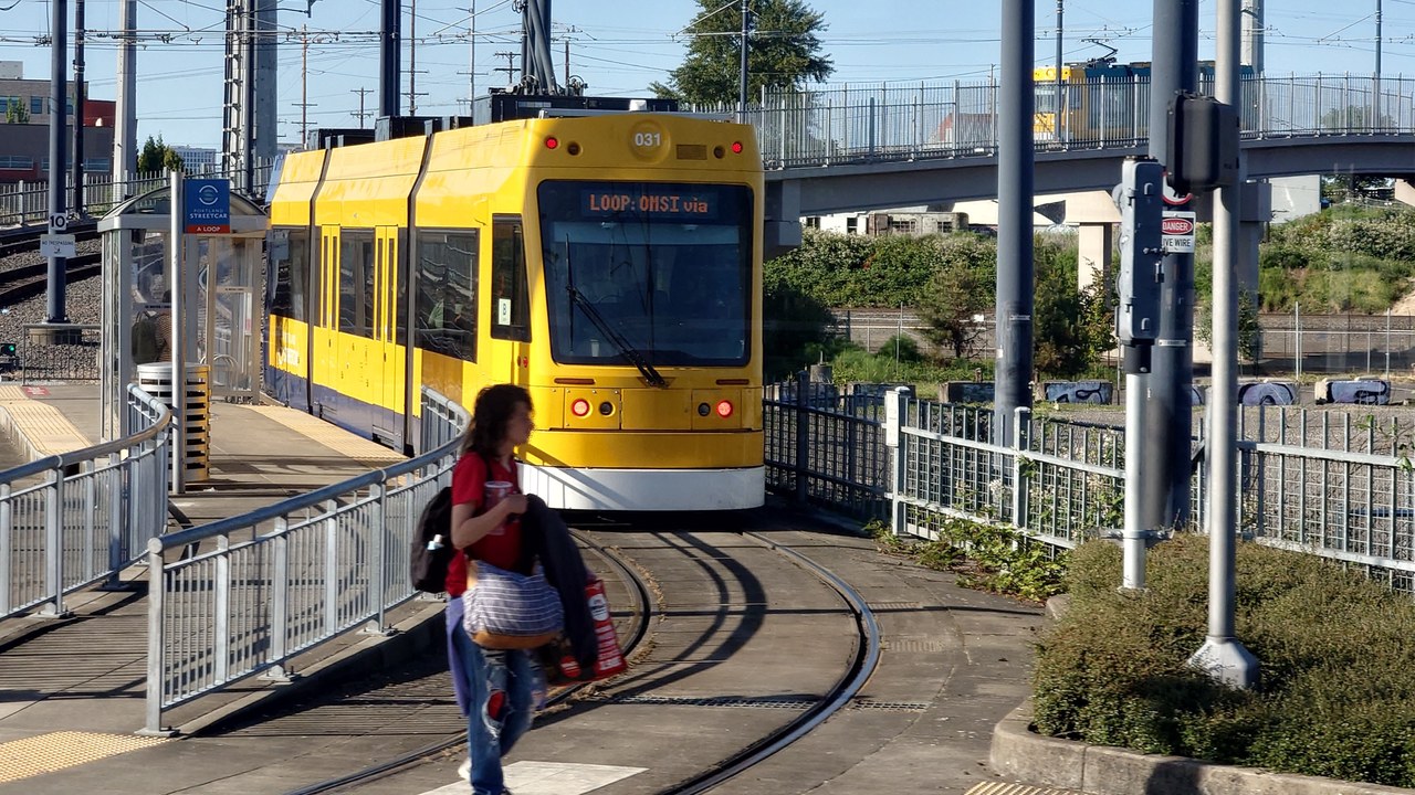 Brookville Liberty NXT streetcar, Portland — Image Credit: Ac530 - CC BY 4.0/Wiki Commons