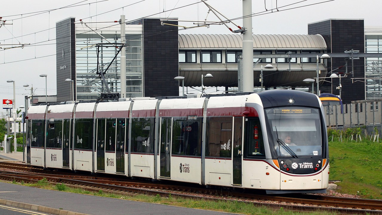CAF Urbos 3 streetcar, Kansas City — Image Credit: Samson Ng . D201@EAL - CC BY-SA 4.0/Wiki Commons