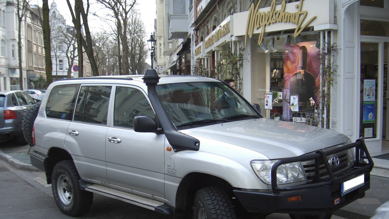 Toyota Land Cruiser — Image Credit: Detectandpreserve - CC BY-SA 3.0/Wiki Commons
