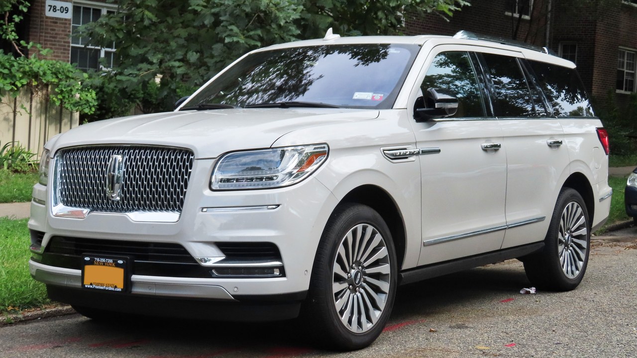 Lincoln Navigator — Image Credit: Kevauto - CC BY-SA 4.0/Wiki Commons