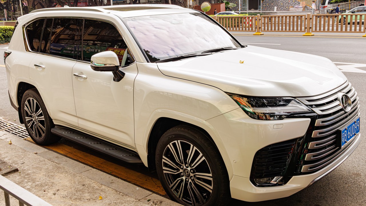 Lexus LX 700h — Image Credit: Dinkun Chen - CC BY-SA 4.0/Wiki Commons