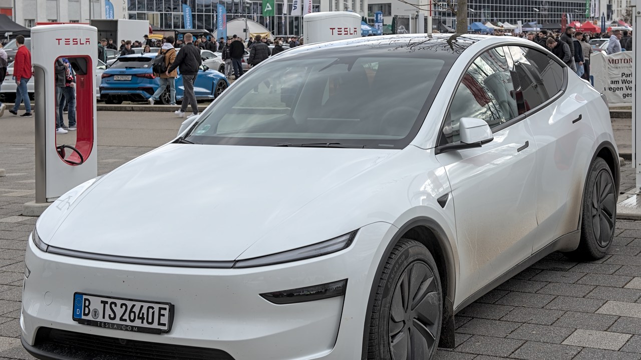 Tesla Full Self-Driving — Image Credit: Alexander Migl - CC BY-SA 4.0/Wiki Commons