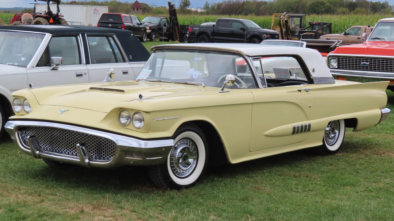 Ford Thunderbird (second generation) — Image Credit: MercurySable99 - CC BY-SA 4.0/Wiki Commons