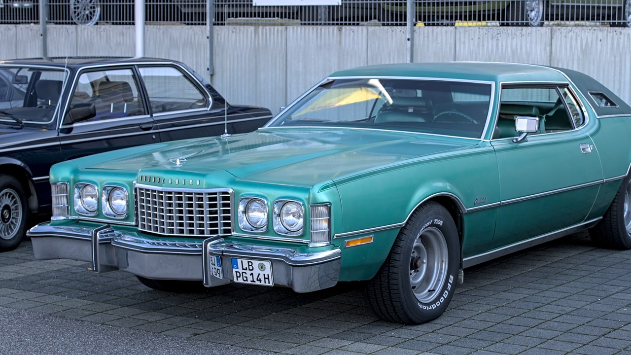 Ford Thunderbird (sixth generation) — Image Credit: Alexander Migl - CC BY-SA 4.0/Wiki Commons