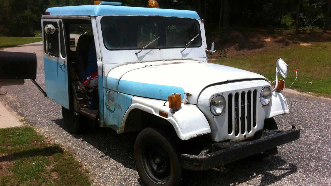 Jeep DJ-5 Dispatcher — Image Credit: CZmarlin — Christopher Ziemnowicz - Public domain/Wiki Commons