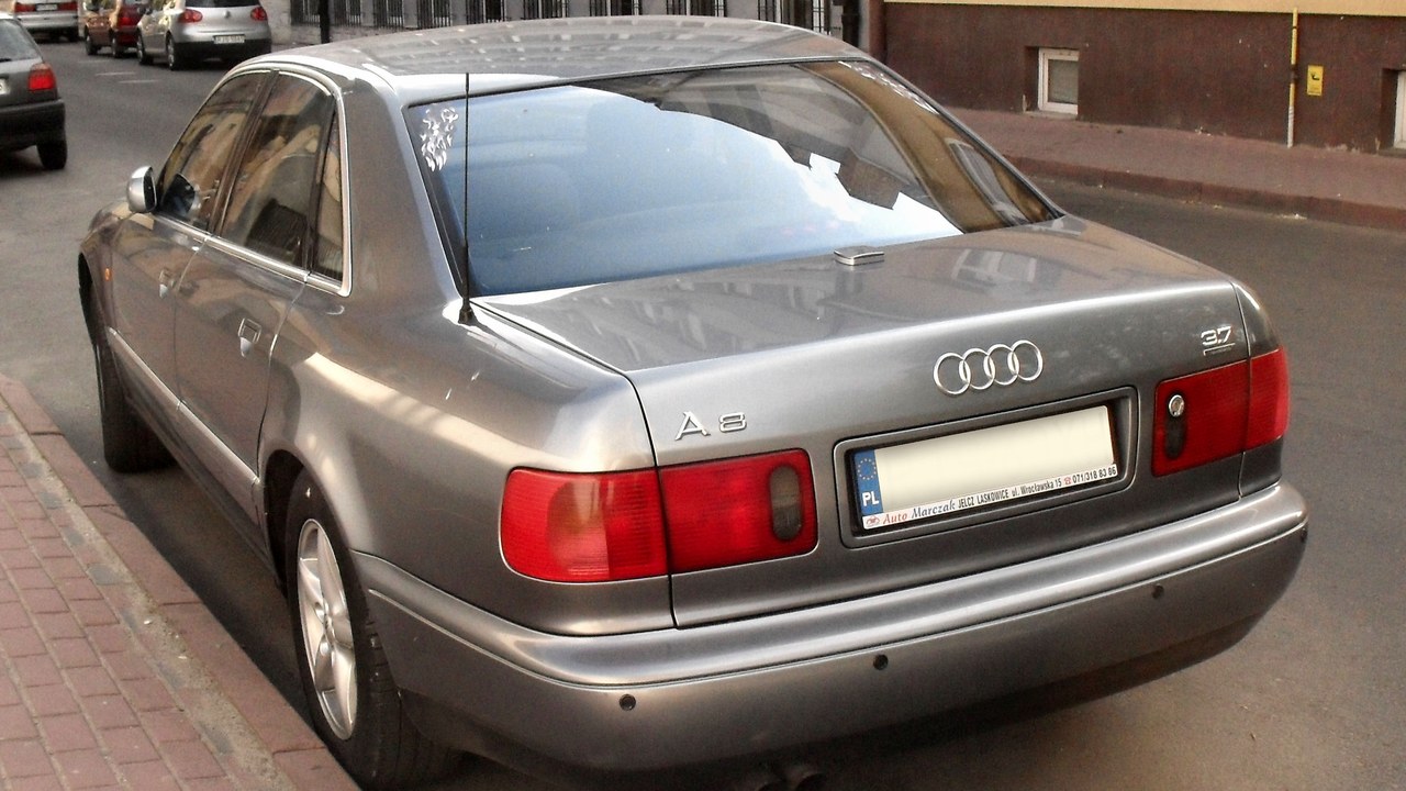 Audi A8 3.7 (D2) — Image Credit: Pitak - CC BY-SA 3.0/Wiki Commons