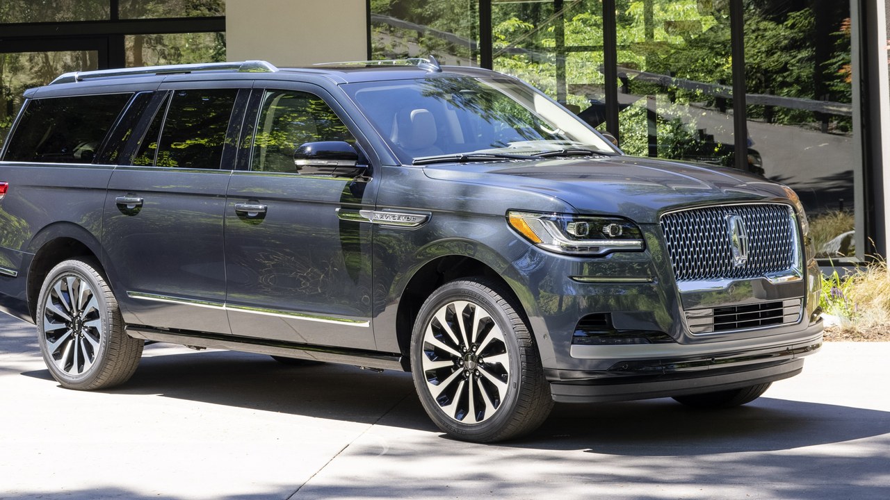 Lincoln Navigator — Image Credit: Anorak Cline - CC BY 2.0/Wiki Commons