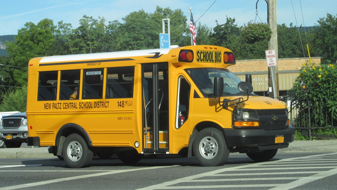 Micro Bird G5E electric school bus — Image Credit: ThoseGuys119 - CC BY 2.0/Wiki Commons