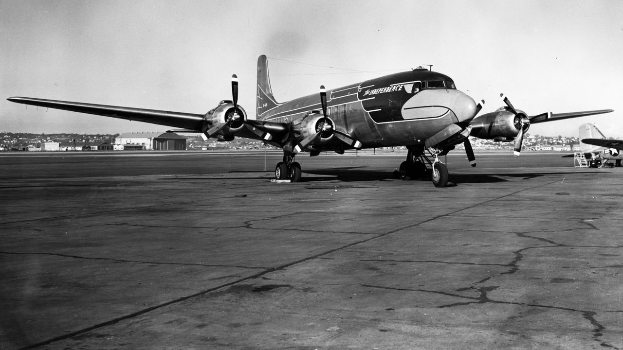 Independence (VC-118) — Image Credit: SDASM - Public domain/Wiki Commons