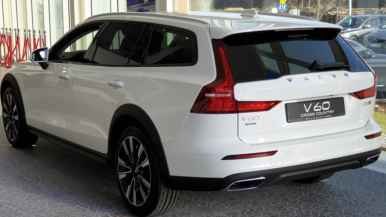 Volvo V60 Cross Country — Image Credit: MichalPL - CC BY-SA 4.0/Wiki Commons